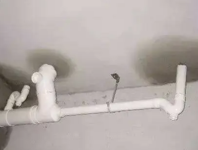 岗巴卫生间测漏水的几种情景